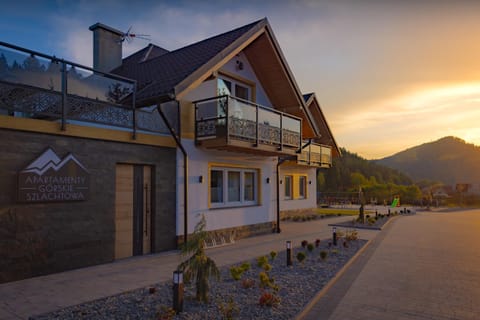 Property building, Spring, Day, Neighbourhood, Natural landscape, Sunrise, Sunset