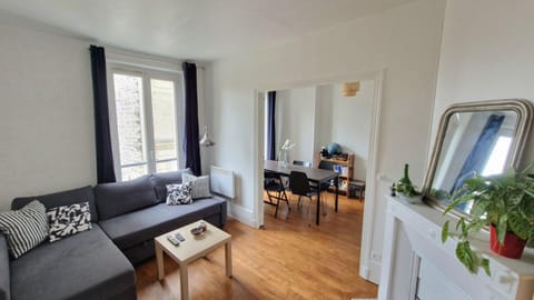 Beautiful, cosy apartment for 1 to 6 people, located near Olympic Park Apartment in Paris