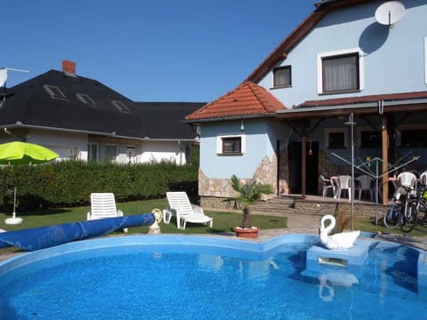 Property building, Summer, Swimming pool