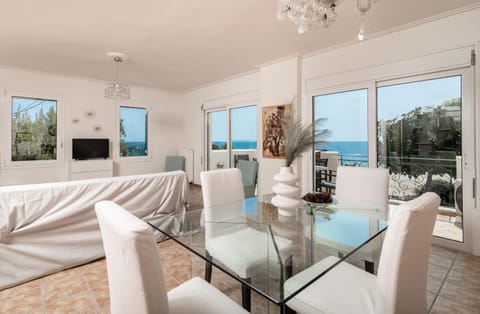Communal lounge/ TV room, View (from property/room), Balcony/Terrace, Living room, Seating area, Dining area, Sea view