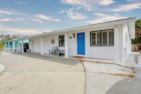 Blue Beach Cottage House in North Redington Beach