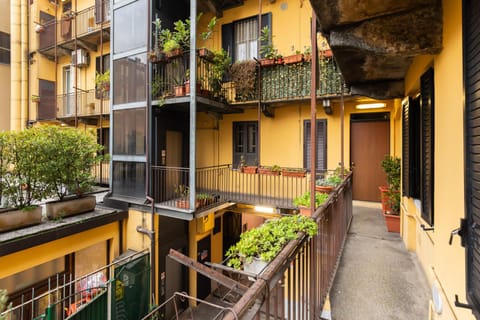 Neighbourhood, elevator
