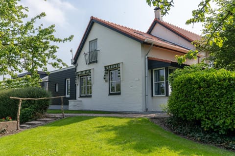 Hello Zeeland - Essenhoeve 1 Voorhuis House in Zeeland, Netherlands