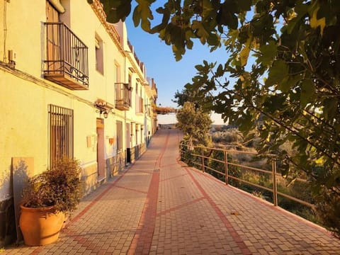 Neighbourhood, Street view