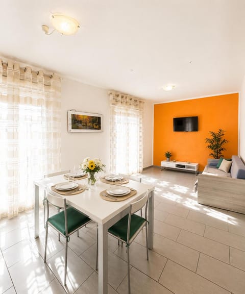 TV and multimedia, Living room, Dining area