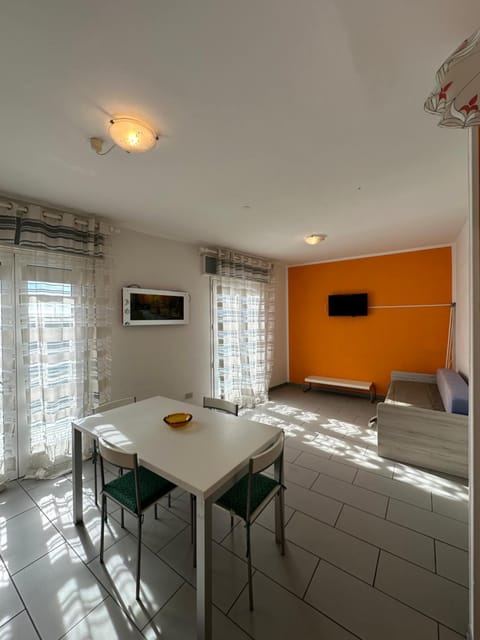 TV and multimedia, Living room, Dining area