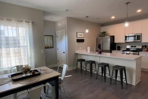 Main Floor New Charming 2 Bedroom Condo Apartment in Bettendorf