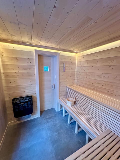 Chalet Jean (Coeur de Morzine) Jacuzzi & Sauna House in Morzine