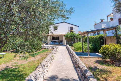 Property building, Day, Garden, Garden view