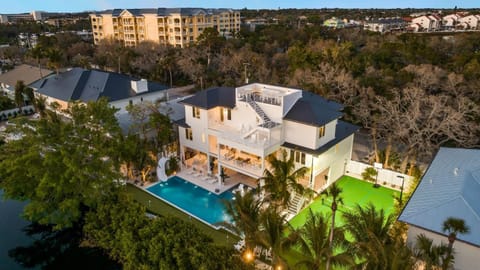 Property building, Day, Natural landscape, Bird's eye view, Other, Pool view, Swimming pool, sunbed