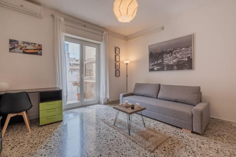 Communal lounge/ TV room, TV and multimedia, Living room, Seating area, Evening entertainment, air conditioner