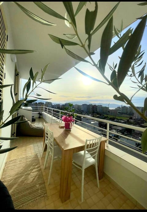 Natural landscape, View (from property/room), Balcony/Terrace, Seating area, Dining area, Mountain view