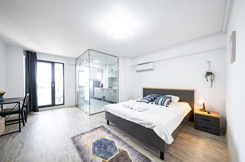 Bed, Living room, Photo of the whole room, Seating area, Bedroom, towels, air conditioner