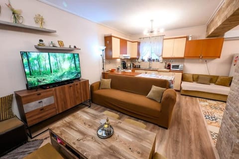 TV and multimedia, Kitchen or kitchenette, Living room