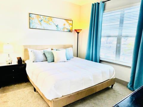 Buckhead Quarters- Spacious with Private Balcony Apartment in Buckhead