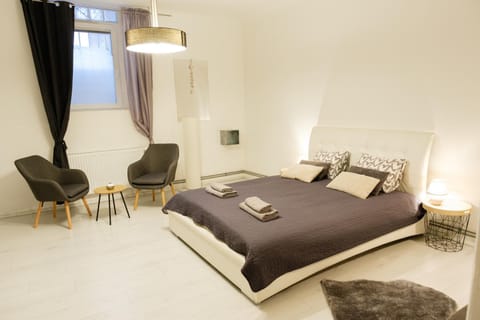 Bed, Living room, Bedroom