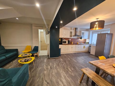 Seating area, minibar, stove