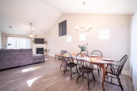 New Beautiful 3 Bedroom Condo in Bettendorf Apartment in Bettendorf
