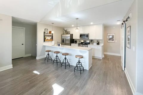 New Beautiful 3 Bedroom Condo in Bettendorf Apartment in Bettendorf