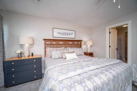 New Beautiful 3 Bedroom Condo in Bettendorf Apartment in Bettendorf