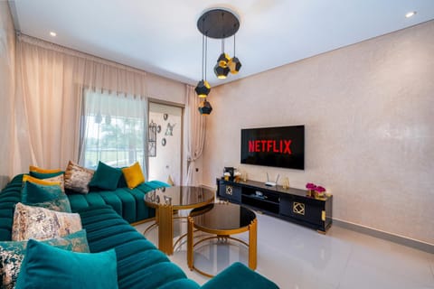Communal lounge/ TV room, TV and multimedia, Living room, Seating area, Evening entertainment