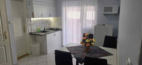 Summer, Dining area, microwave
