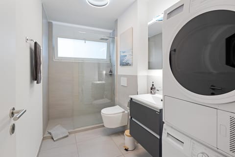 Shower, Toilet, washing machine, dryer