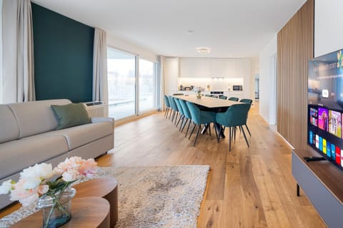 TV and multimedia, Living room, Seating area, Dining area