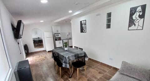 TV and multimedia, Kitchen or kitchenette, Living room, Seating area, Dining area