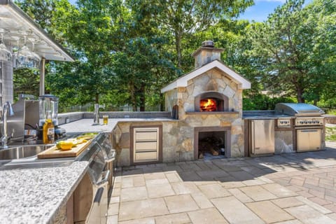 Outdoor entertaining re-imagined Enjoy a new luxury back yard House in North Eastham