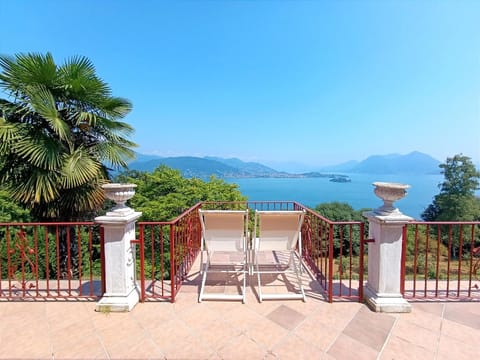 La Mulattiera - vista lago House in Baveno