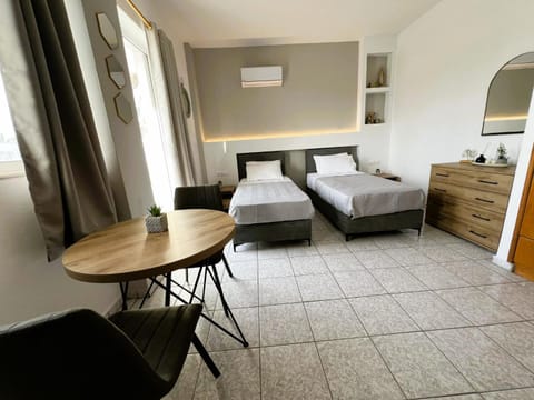 Photo of the whole room, Dining area, Bedroom