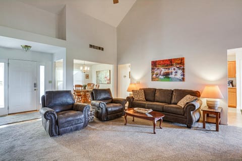 Stockton Home with Deck and Gas Grill about 1 Mi to Lake! House in Ozark Mountains