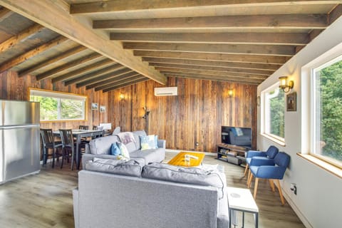 Ocean-View Oregon Coast Vacation Rental with Deck House in Gold Beach