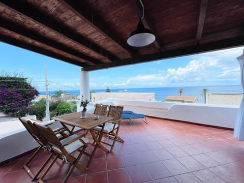 Patio, Natural landscape, View (from property/room), Balcony/Terrace, Living room, Dining area, Sea view