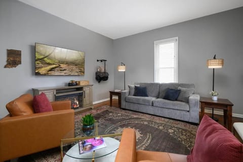 Elegant House 2 min from BSU/Hospital/Downtown Villa in Muncie