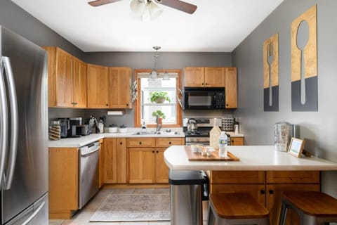 Elegant House 2 min from BSU/Hospital/Downtown Villa in Muncie