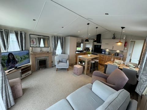 Kitchen or kitchenette, Living room, Dining area