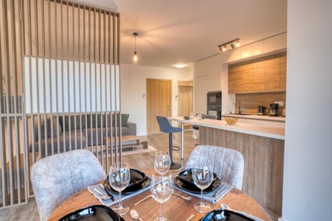 Kitchen or kitchenette, Living room, Seating area, Dining area