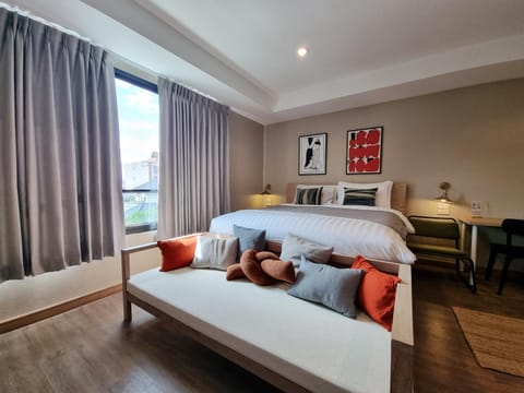 Bed, Seating area, Bedroom