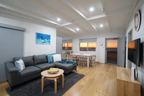 Lounge or bar, Beach