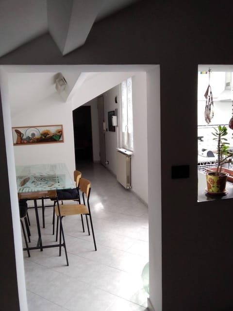 Restaurant/places to eat, Dining area