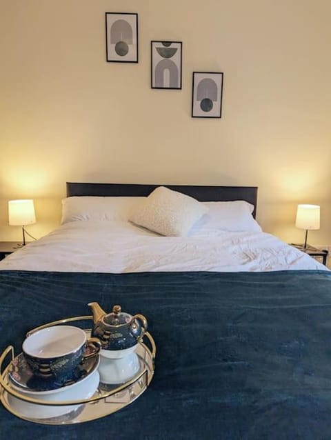 3-Bed, Sleeps 6, 1 Bath, Parking, WiFi Apartment in Ipswich