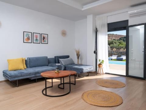 Living room, Pool view