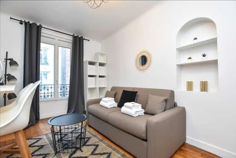 Bed, Living room, Photo of the whole room, Seating area, Bedroom