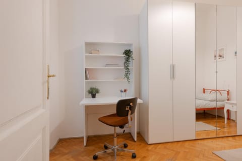 hair dresser, wardrobe