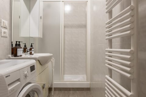 Shower, Bathroom, washing machine