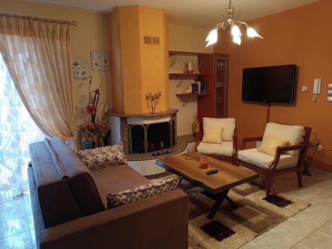 Communal lounge/ TV room, TV and multimedia, Living room, Seating area, Evening entertainment, air conditioner