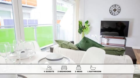 Communal lounge/ TV room, Living room, Dining area