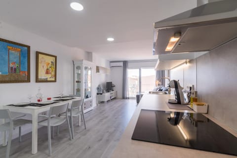 Kitchen or kitchenette, Living room, Dining area